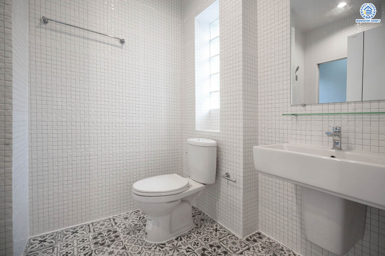 บ้านมือสองตกแต่งใหม่ โครงการ มณีรินทร์พาร์ค รัตนาธิเบศร์-ท่าอิฐ แบรนด์ Property Perfect เนื้อที่ 59.4 ตร.ว. ฟังก์ชัน 3 ห้องนอน 3 ห้องน้ำ จอดรถได้ 2 คัน บนทำเลศักยภาพ เชื่อมต่อทั้ง ถนนรัตนาธิเบศร์ และถนนราชพฤกษ์ ใจกลาง 2 เซ็นทรัลฯ ใกล้ทางด่วน "งามวงศ์วาน" และรถไฟฟ้า "สถานีบางรักน้อยท่าอิฐ"...